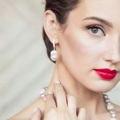 Cercei argint cu perle naturale albe, cristale si tortite DiAmanti SK19119EL_W-G Cercei argint cu perle naturale albe, cristale si tortite DiAmanti SK19119EL_W-G